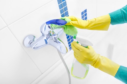 Local move in cleaning team working in a W9 apartment building